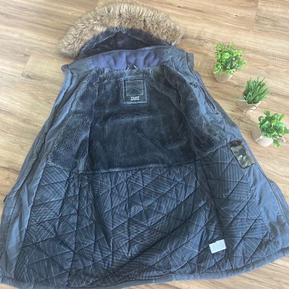 Aritzia // TNA Parka - Picture 3 of 11